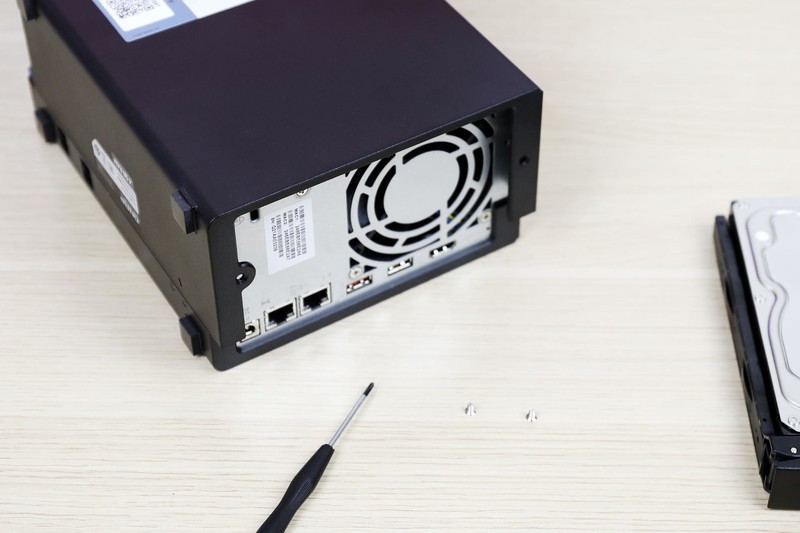 英特尔N5105、双M.2 SSD插槽，性能飙升，威联通TS-264C上手体验