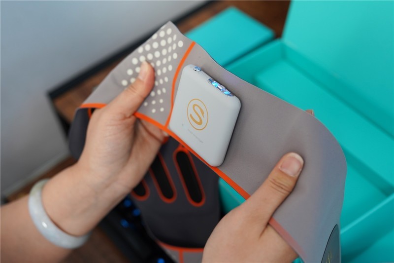 打工人的科技健康礼，SKG联合小米有品上新按摩腰带