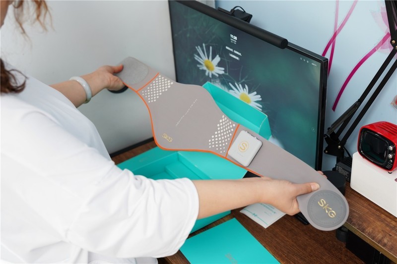 打工人的科技健康礼，SKG联合小米有品上新按摩腰带