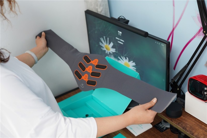 打工人的科技健康礼，SKG联合小米有品上新按摩腰带