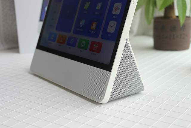 贴心的保驾护航、丰富的儿童教育内容，华为小精灵学习智慧屏体验