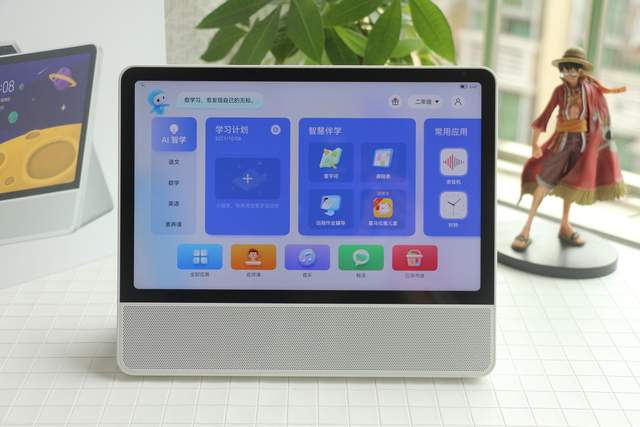 贴心的保驾护航、丰富的儿童教育内容，华为小精灵学习智慧屏体验