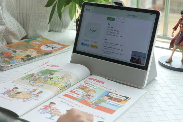 贴心的保驾护航、丰富的儿童教育内容，华为小精灵学习智慧屏体验