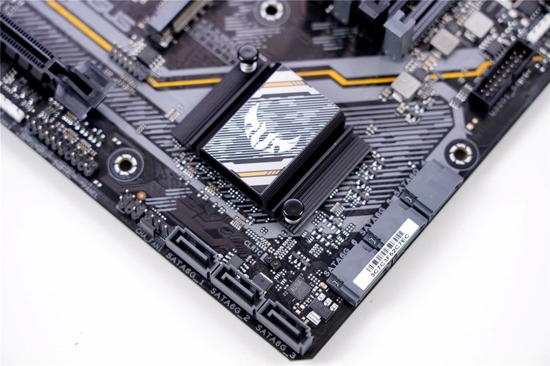 华硕TUF全家福来袭，B460M-PRO领衔众兄弟出战