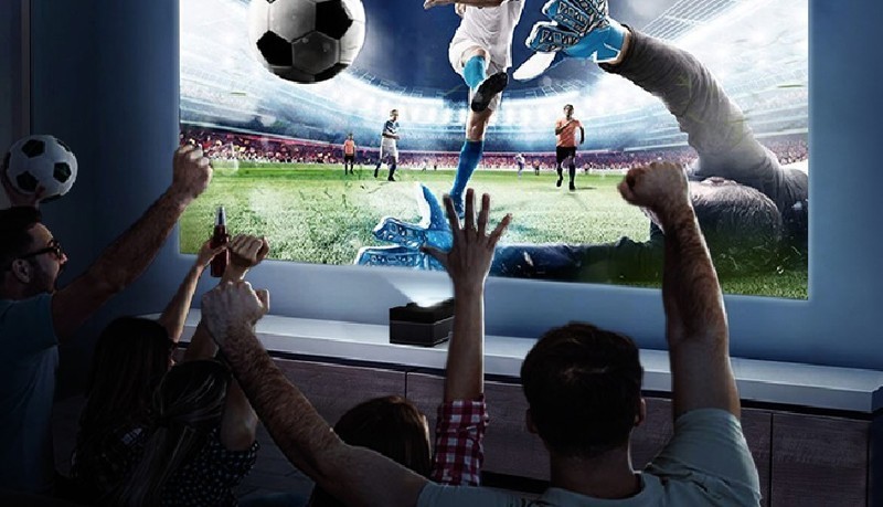 小居室生活品质智能提升！慧示一骑绝尘，超短焦投影引来新赛点