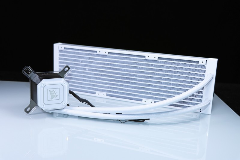 天青色等烟雨，而我在等你，亲，吹雪不？