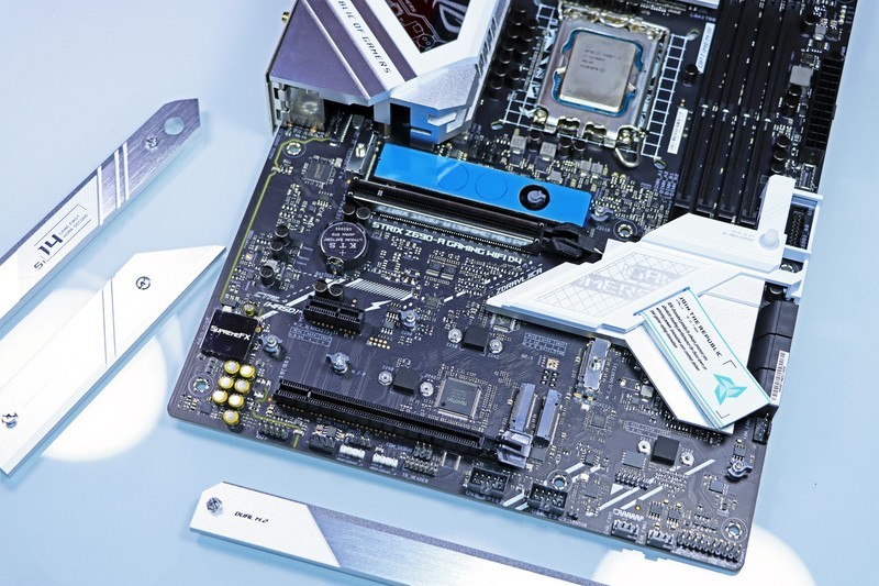 天青色等烟雨，而我在等你，亲，吹雪不？