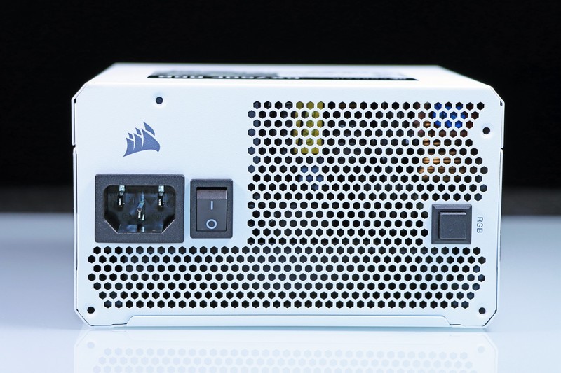 天青色等烟雨，而我在等你，亲，吹雪不？