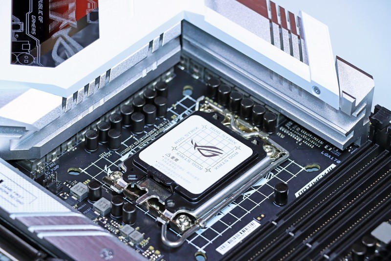 天青色等烟雨，而我在等你，亲，吹雪不？