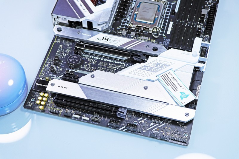 天青色等烟雨，而我在等你，亲，吹雪不？