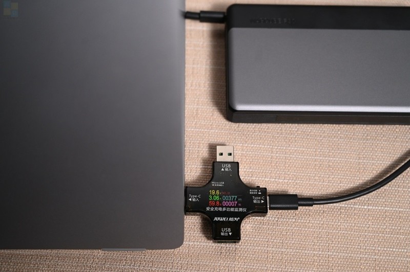 3万容量的100W充电宝，体积居然没那么大，AOHi双口PD快充移动电源体验