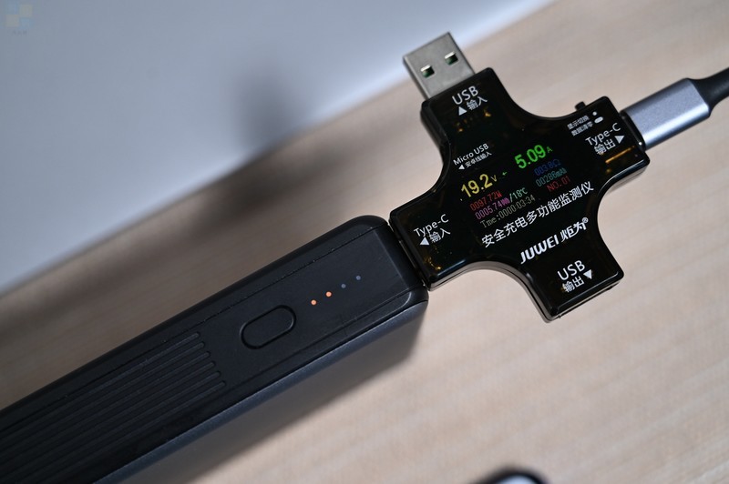 3万容量的100W充电宝，体积居然没那么大，AOHi双口PD快充移动电源体验