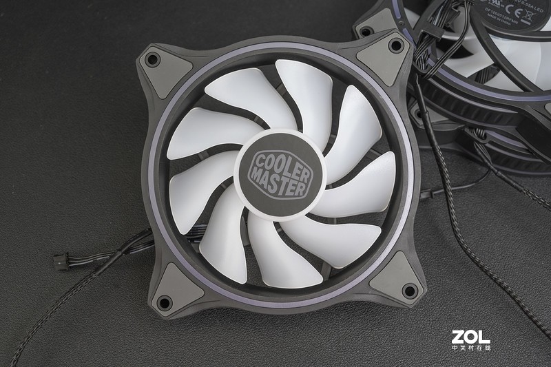 玩RGB和散热都专业，馋哭隔壁孩子的酷冷至尊 冰神G360幻境