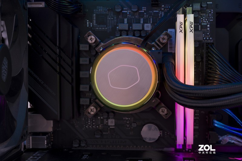 玩RGB和散热都专业，馋哭隔壁孩子的酷冷至尊 冰神G360幻境