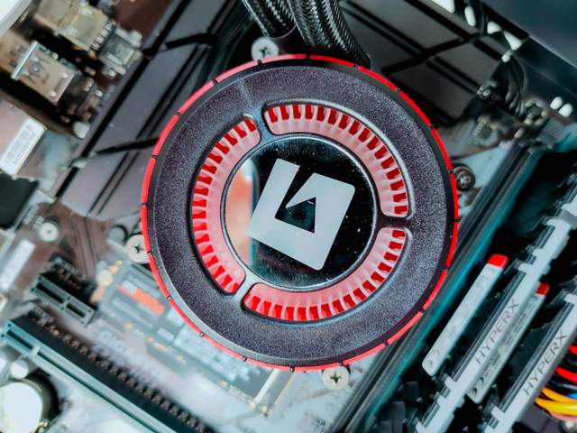 冷头带涡轮风扇，艾湃电竞360 OC水冷评测：极致静音+旋转式安装