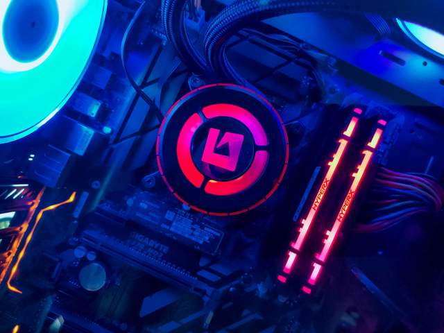 冷头带涡轮风扇，艾湃电竞360 OC水冷评测：极致静音+旋转式安装