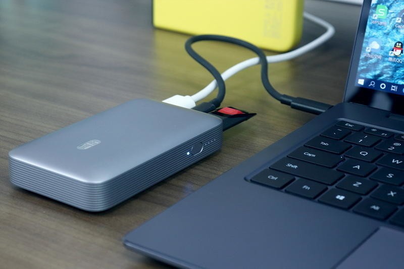 要50W快充，更要4K HDMI扩展：紫米10000mAh多功能移动电源体验