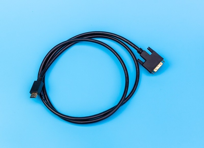 视频信号也劈腿？！大黄蜂HDMI高清分配器轻体验