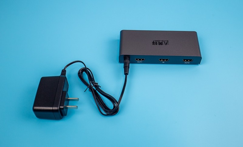 视频信号也劈腿？！大黄蜂HDMI高清分配器轻体验