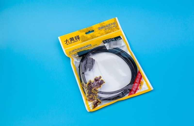 视频信号也劈腿？！大黄蜂HDMI高清分配器轻体验