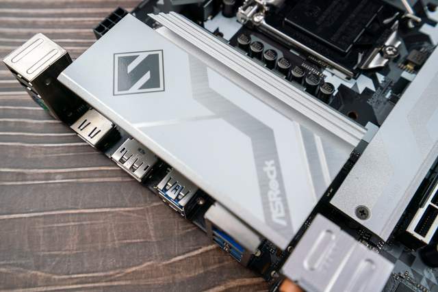 时代新宠儿B560，华擎B560M Steel Legend实测超频