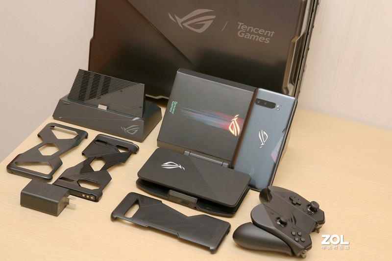做到极致的游戏手机长啥样，ROG游戏手机3电竞装甲套装告诉你