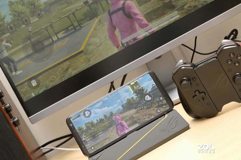 做到极致的游戏手机长啥样，ROG游戏手机3电竞装甲套装告诉你