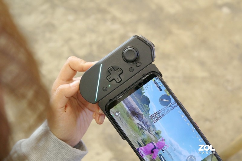 做到极致的游戏手机长啥样，ROG游戏手机3电竞装甲套装告诉你