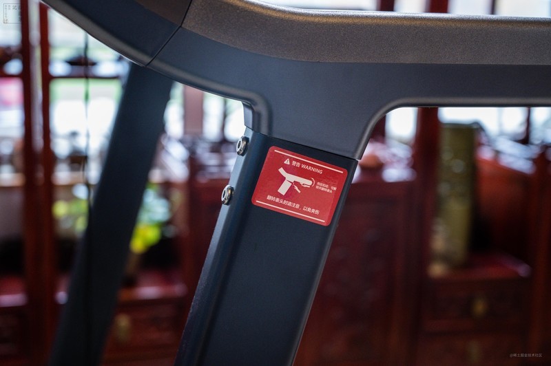 随时开启专业跑步健身，安全低噪不扰邻，体验会追剧的赤兔Air跑步机