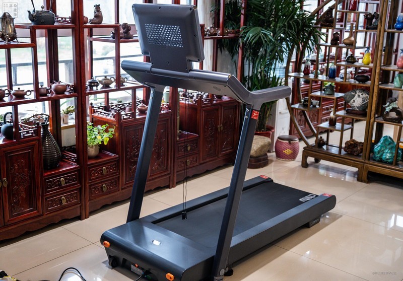 随时开启专业跑步健身，安全低噪不扰邻，体验会追剧的赤兔Air跑步机