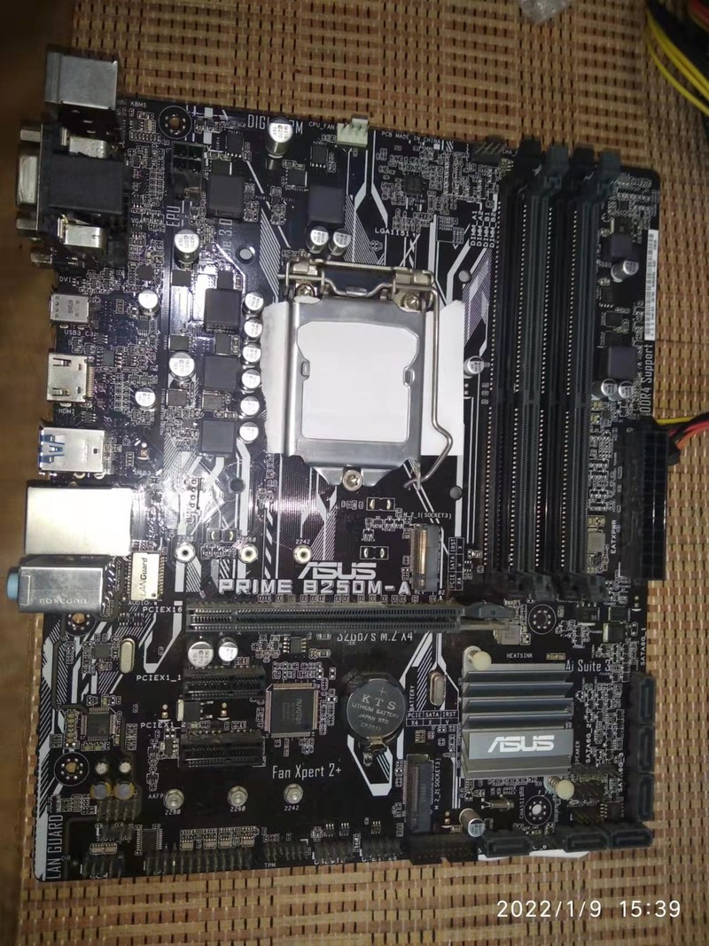 华硕B250处理器插槽触点有些问题！