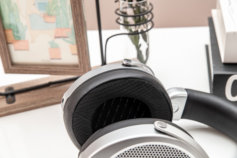 HIFIMAN出了一款新耳机，关键词“隐形”，我突然有个大胆的想法