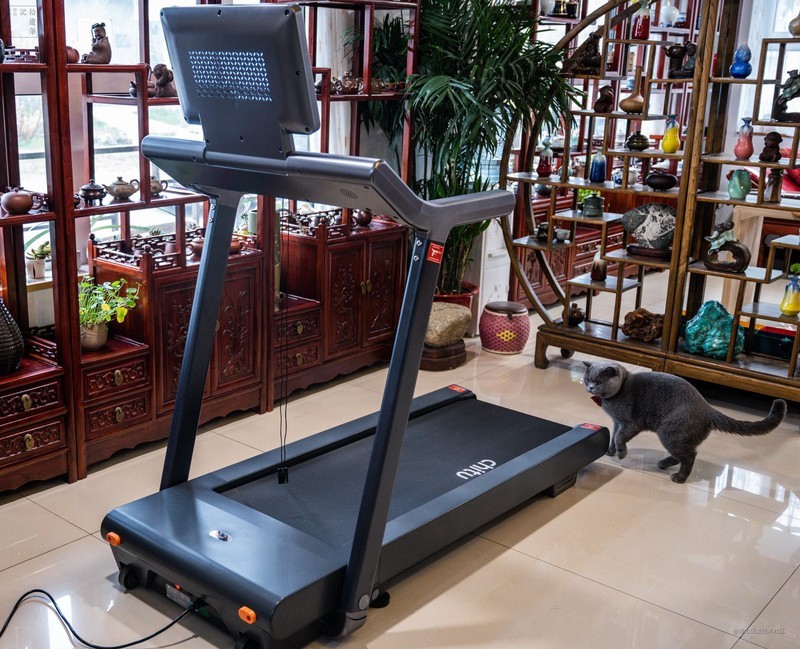 随时开启专业跑步健身，安全低噪不扰邻，体验会追剧的赤兔Air跑步机