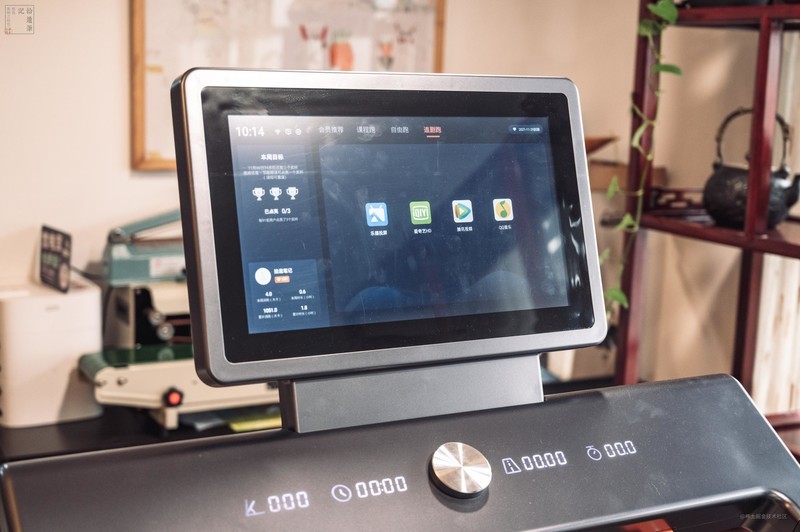 随时开启专业跑步健身，安全低噪不扰邻，体验会追剧的赤兔Air跑步机