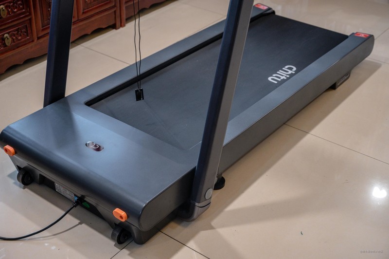 随时开启专业跑步健身，安全低噪不扰邻，体验会追剧的赤兔Air跑步机