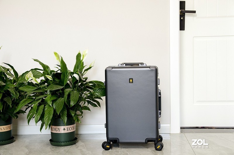 登机箱也有新高度，商务人士喜爱的地平线8号power系列登机箱体验