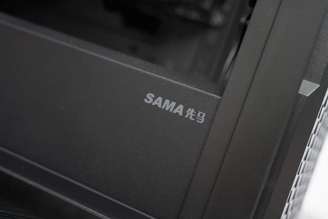 仅百元出头，光污染灯效一下拉满先马黑金刚5体验