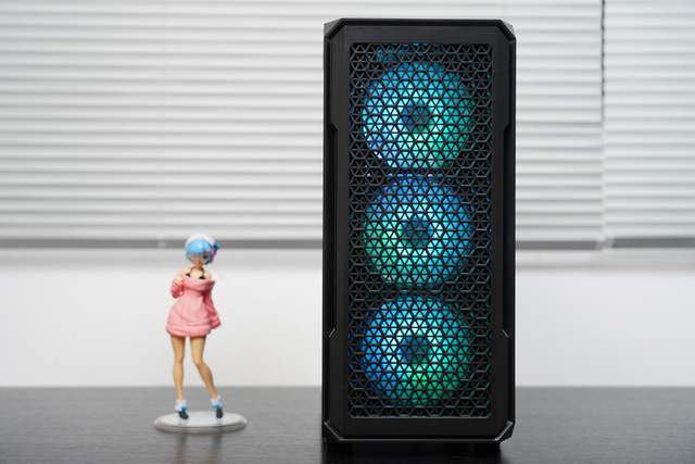 仅百元出头，光污染灯效一下拉满先马黑金刚5体验