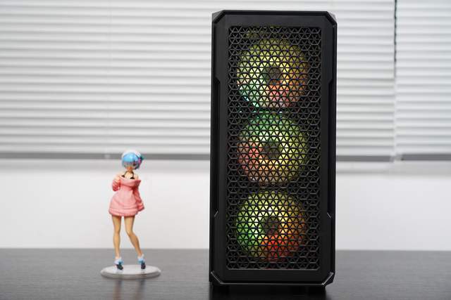 仅百元出头，光污染灯效一下拉满先马黑金刚5体验