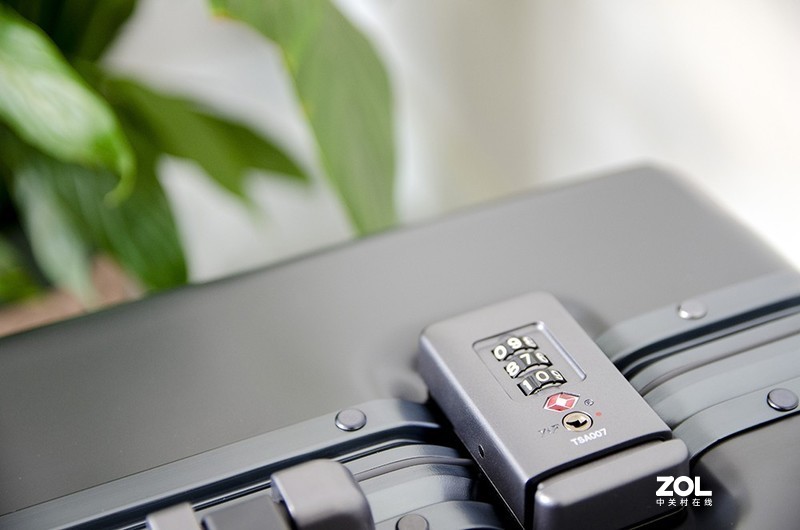 登机箱也有新高度，商务人士喜爱的地平线8号power系列登机箱体验