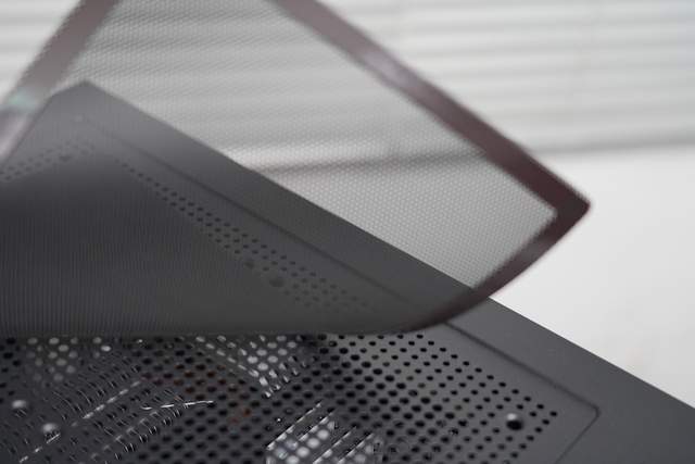 仅百元出头，光污染灯效一下拉满先马黑金刚5体验