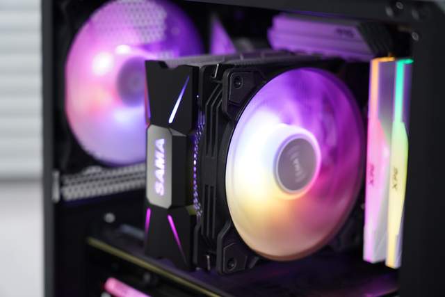 仅百元出头，光污染灯效一下拉满先马黑金刚5体验