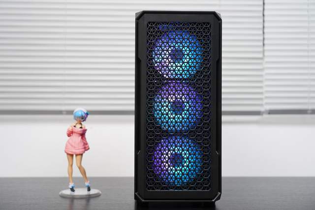 仅百元出头，光污染灯效一下拉满先马黑金刚5体验