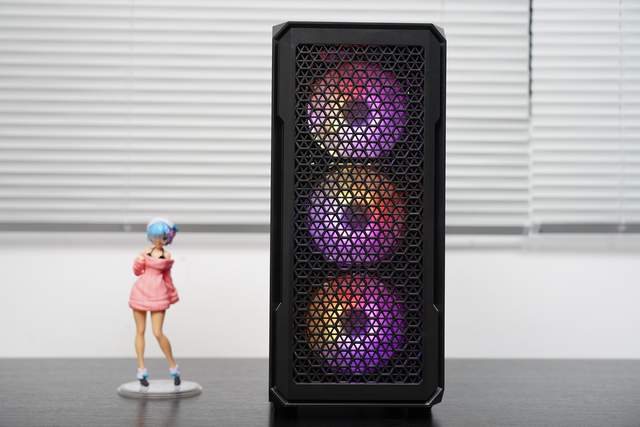 仅百元出头，光污染灯效一下拉满先马黑金刚5体验