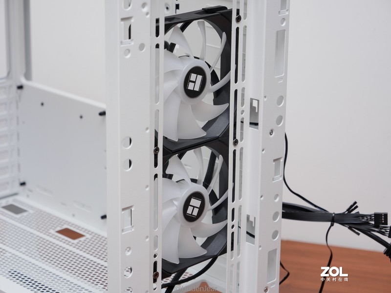 装台畅玩赛博朋克2077的机器：TUF RTX3080配置装机