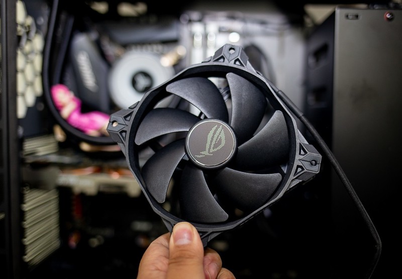 ROG Strix 风神XF120静音磁悬浮减震风扇,让你的散热火力全开