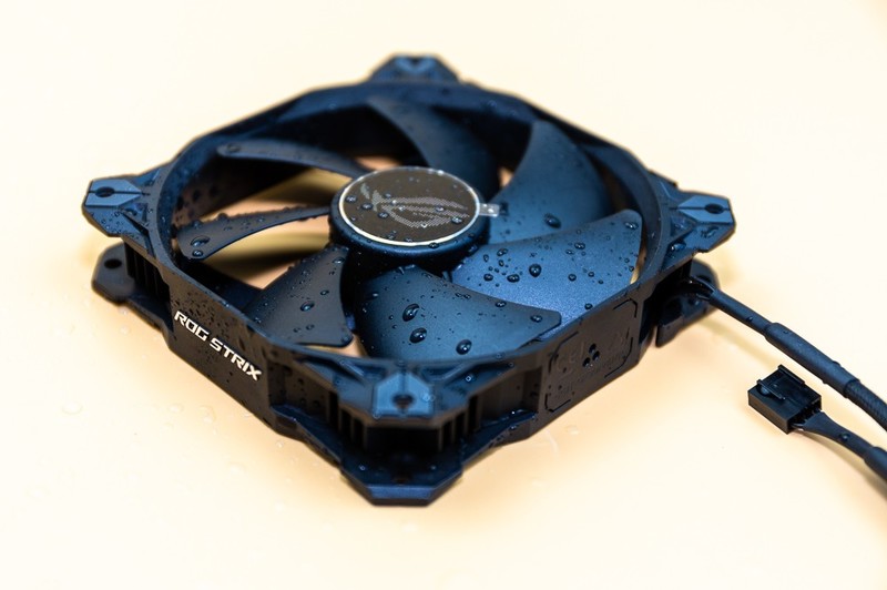 ROG Strix 风神XF120静音磁悬浮减震风扇,让你的散热火力全开