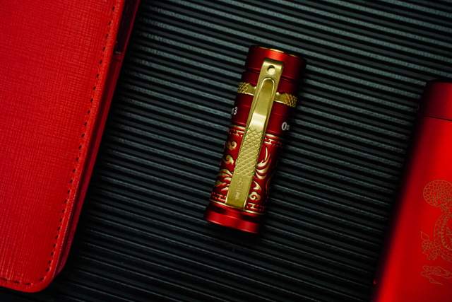 傲雷指挥家3龙凤尊享版：一款不知道该不该使用的手电