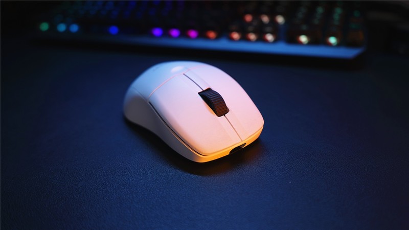 轻量化电竞鼠标新选择—冰豹魔幻豹KONE PRO AIR 上手体验