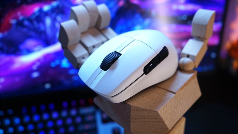 轻量化电竞鼠标新选择—冰豹魔幻豹KONE PRO AIR 上手体验